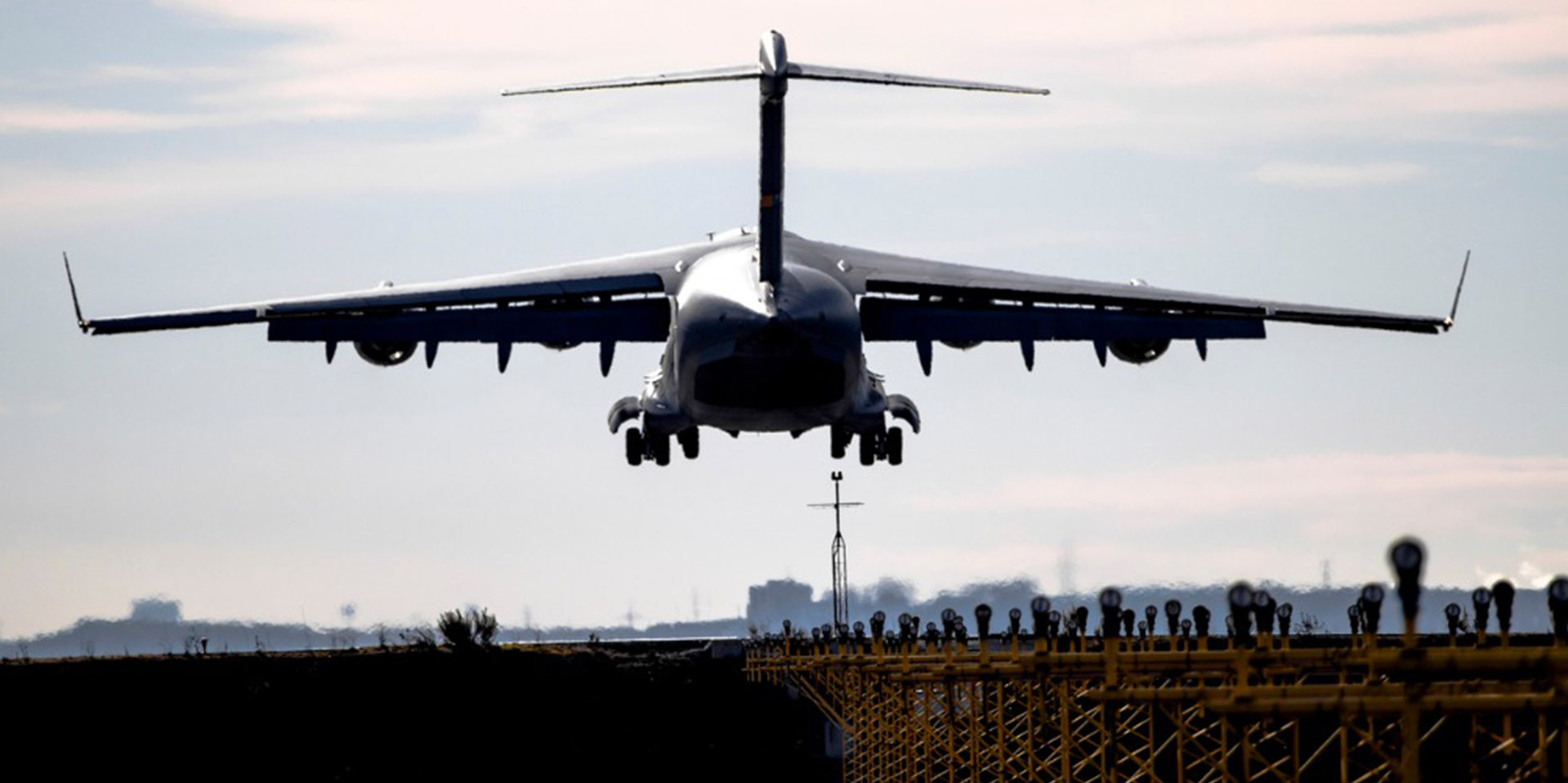 ¿Sabías que la base aérea de Torrejón de Ardoz está una de la pista y despegue más largas del ¿Sabías que la base aérea de Torrejón de Ardoz está una de la pista y despegue más largas del